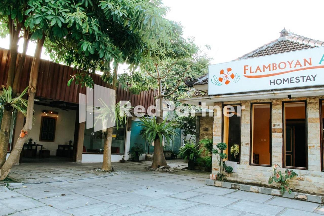 Hotel Flamboyan Asri Syariah Mitra Reddoorz Near Kampung Inggris Pare Extérieur photo