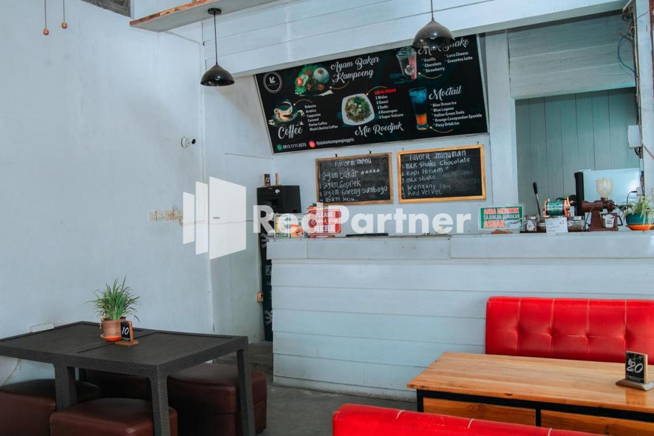 Hotel Flamboyan Asri Syariah Mitra Reddoorz Near Kampung Inggris Pare Extérieur photo
