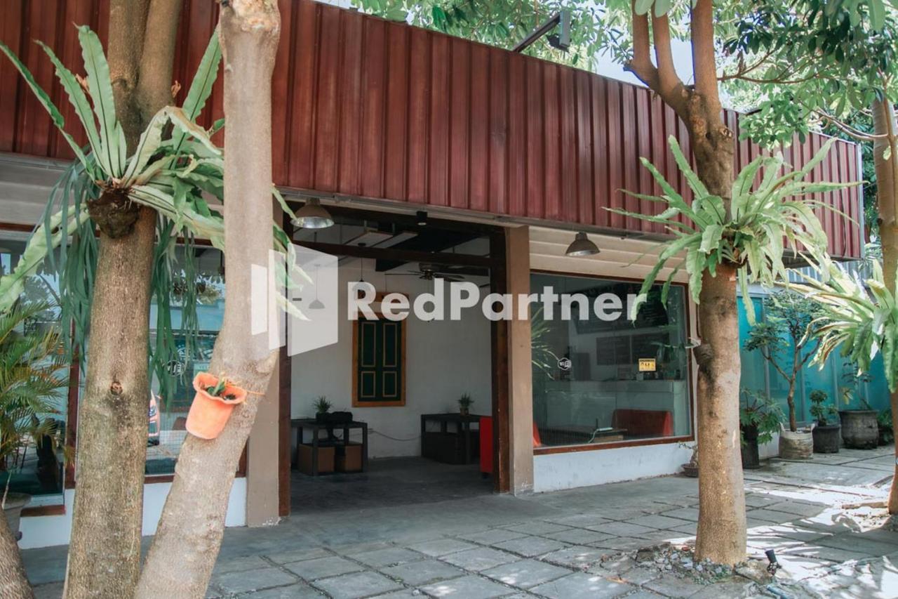 Hotel Flamboyan Asri Syariah Mitra Reddoorz Near Kampung Inggris Pare Extérieur photo
