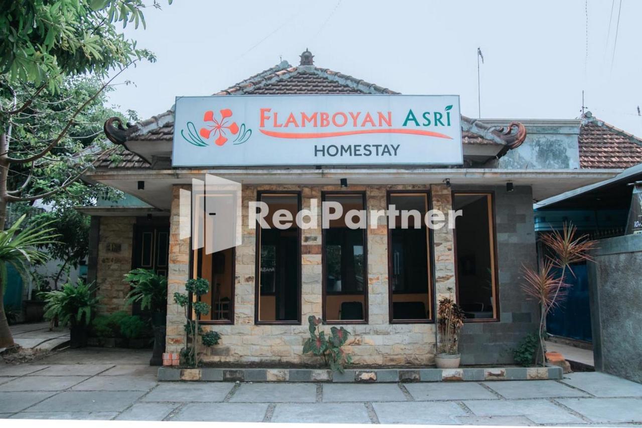 Hotel Flamboyan Asri Syariah Mitra Reddoorz Near Kampung Inggris Pare Extérieur photo