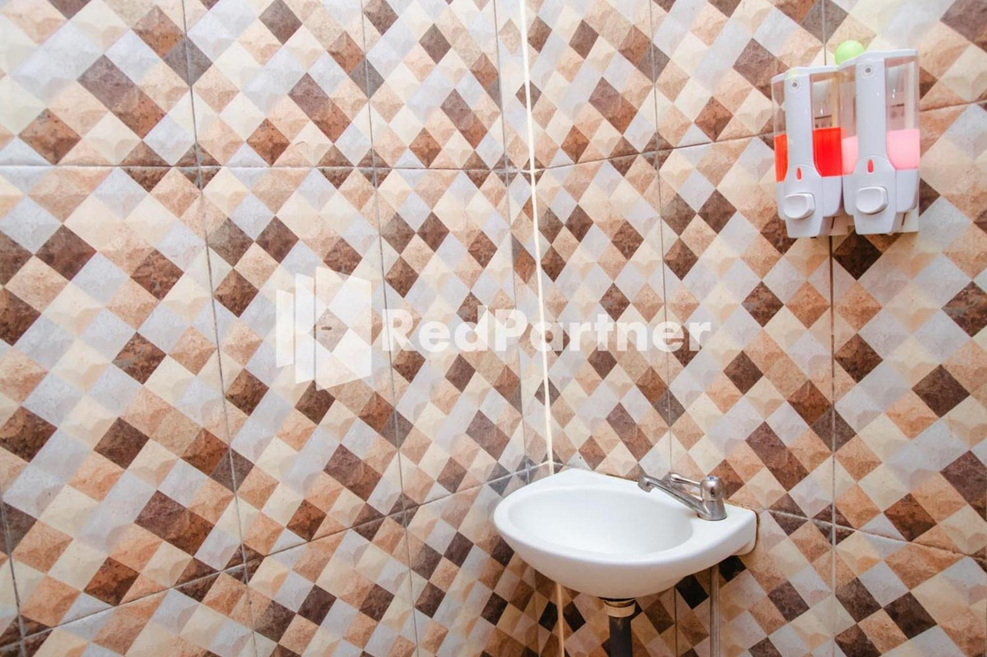Hotel Flamboyan Asri Syariah Mitra Reddoorz Near Kampung Inggris Pare Chambre photo